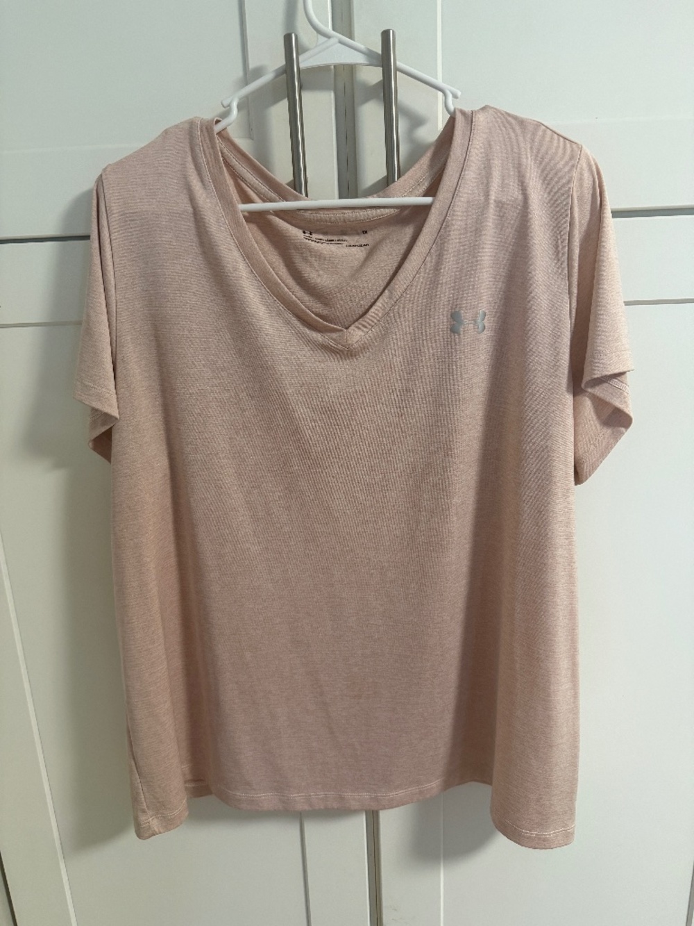 Under Armour HeatGear Women’s 1X Loose Fit Pink V-Neck Workout Shirt